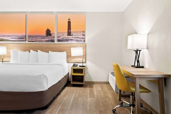 Suite, 1 King Bed, Non Smoking (One-Bedroom)