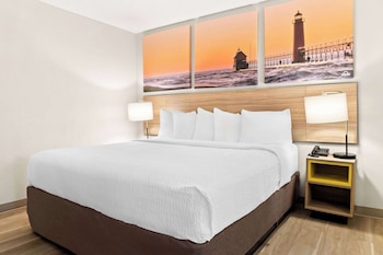 Suite, 1 King Bed, Non Smoking (One-Bedroom)