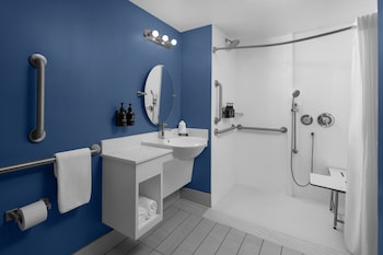 Standard Room, 1 King Bed, Accessible, Non Smoking (Transfer Shower)