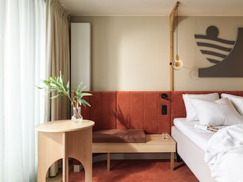 Design Double Room, 1 King Bed, Partial Ocean View