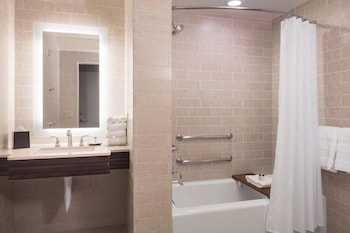 Traditional Room, 1 King Bed (Mobility/Hearing Accessible, Tub)