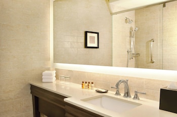 Traditional Room, 1 King Bed (Mobility/Hearing Accessible, Tub)