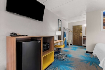 Standard Room, 2 Queen Beds, Non Smoking