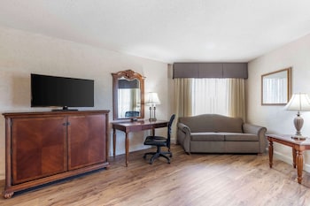 Business Suite, 1 King Bed, Non Smoking, Jetted Tub