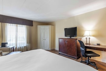 Standard Room, 1 Queen Bed, Accessible, Bathtub