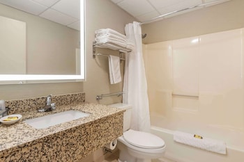 Standard Room, 1 Queen Bed, Accessible, Bathtub
