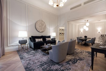 Suite (The Nobel)
