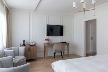 Superior Room (With View)