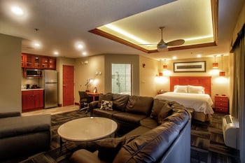 Studio, 1 King Bed, Non Smoking
