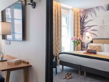 Privilege, Room