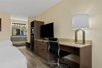 Standard Room, 2 Double Beds, Non Smoking, Refrigerator & Microwave (Pet Friendly)