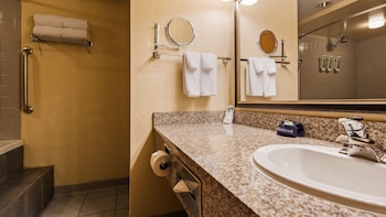 Suite, 1 King Bed, Non Smoking, Jetted Tub (Oversized Room)