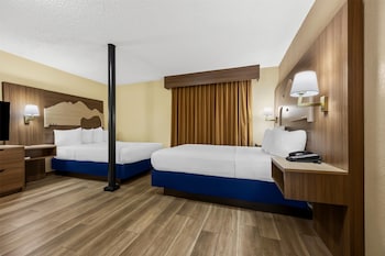 Suite, Multiple Beds, Non Smoking, Refrigerator & Microwave