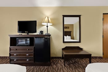 Suite, 2 Queen Beds, Non Smoking, Microwave (Oversized Room;with Sofabed)
