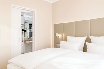 Suite (Extra Bed 3 adults)