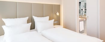Suite (Extra Bed 3 adults)
