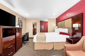 Standard Room, 1 King Bed, Non Smoking (with Single Sofabed)