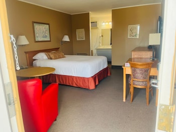 Standard Room, 1 Queen Bed