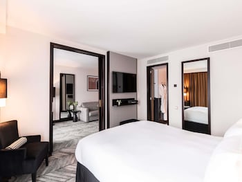 Prestige Suite, 1 King Bed, Lounge (High Floor)