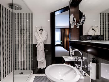 Superior Room, 1 King Bed