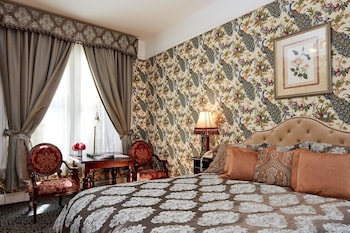 Deluxe Room, 1 King Bed, Accessible