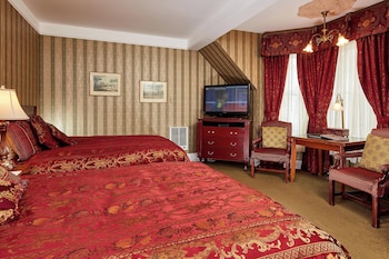 Standard Room, 2 Queen Beds, Roll-in Shower