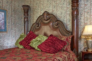 Garden Suite (2 fireplaces)