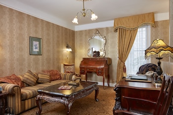 Royal Family Suite (two-bedroom)