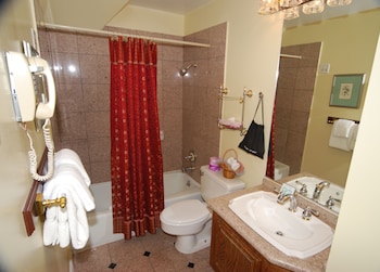 Deluxe Room, 1 King Bed, Fireplace