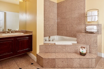 King Jacuzzi Suite