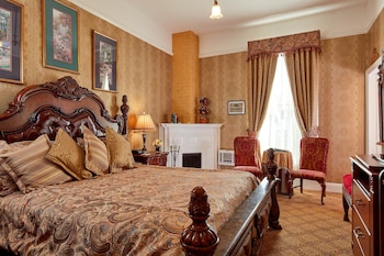Deluxe Room, 1 King Bed, Fireplace