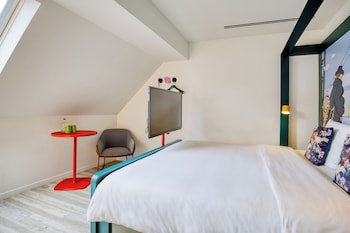 Double Room (Mini)
