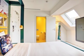Double Room (Mini)