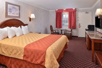 Room, 1 King Bed, Smoking