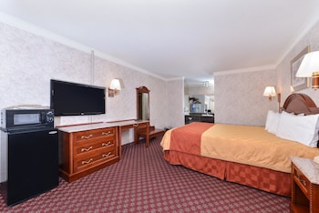 Room, 1 King Bed, Smoking