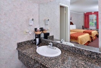 Room, 2 Queen Beds, Smoking