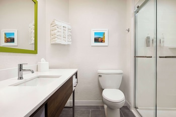 Deluxe Room, 1 King Bed (Shower Only)