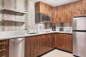 Suite, 1 Bedroom (Hearing Accessible)
