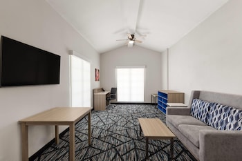 Suite, 1 King Bed, Non Smoking