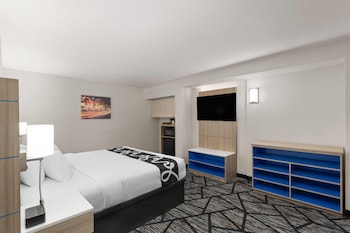 Suite, 1 King Bed, Non Smoking