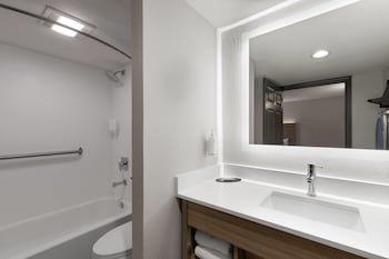 Room, 1 King Bed, Mobility Accessible, Non Smoking (Bathtub W/grab Bars)