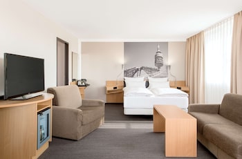 Family Room (2 adults + 1 child)