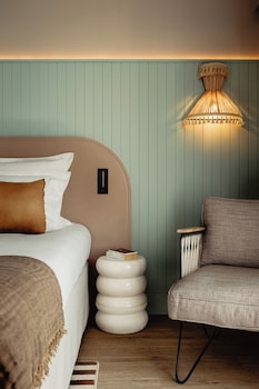 Garden level Deluxe Room with terrace - full sea view
