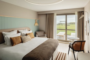 Garden level Classic Room with terrace - partial sea view