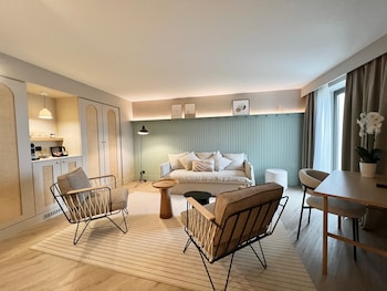 Garden level Junior Suite with terrace - Sea side