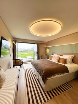 Garden level Classic Room with terrace - partial sea view