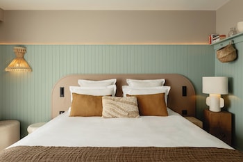 Garden level Junior Suite with terrace - Sea side