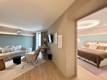 Garden level Junior Suite with terrace - Sea side
