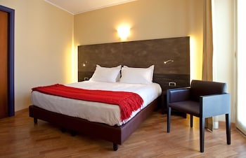 Superior Room, 1 King Bed, Non Smoking, City View