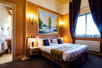 Superior Room, 1 King Bed, Non Smoking (Larger Room)